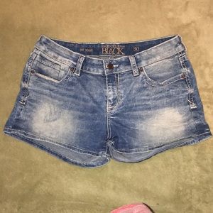 BUCKLE “Black” shorts! Form fitting and stretchy!